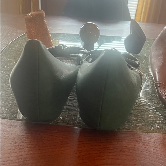 American Eagle Outfitters Green and Brown Bow Flats/two for one deal - Picture 6 of 16